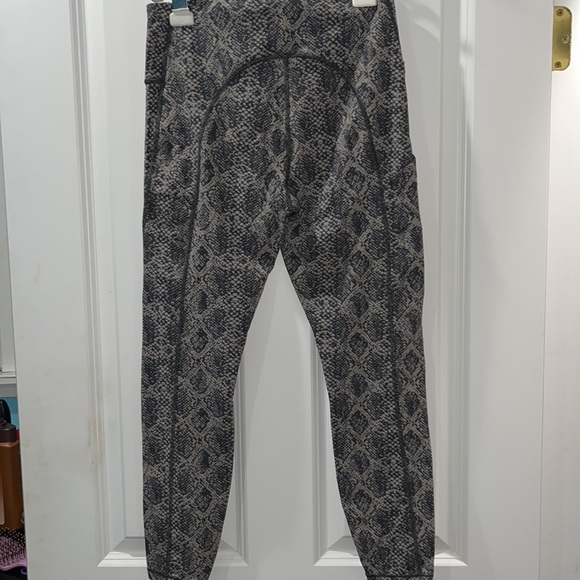 Athleta Ultimate Stash Pocket 7/8 - Picture 3 of 5